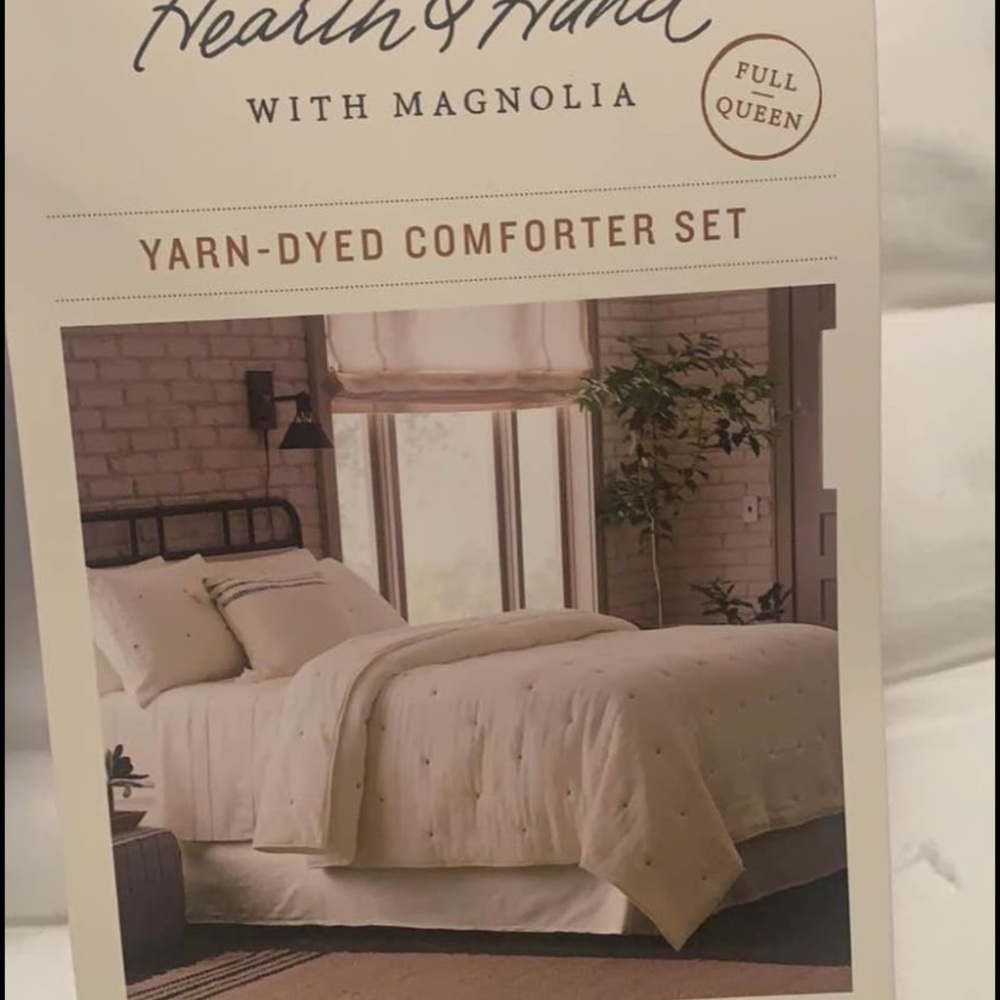 Hearth and Hand Comforter FULL/QUEEN